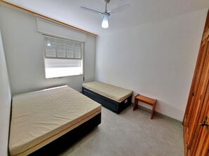 1 bedroom, Internet - Renovated apartment, just 250m from the sea, fast Wi-Fi, close to the Aquarium, for 4 people (Guarujá)