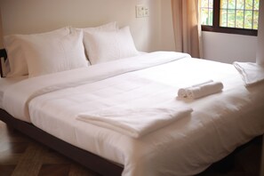 Quarto casal luxo, sacada, vista para a cidade | Wi-Fi de cortesia