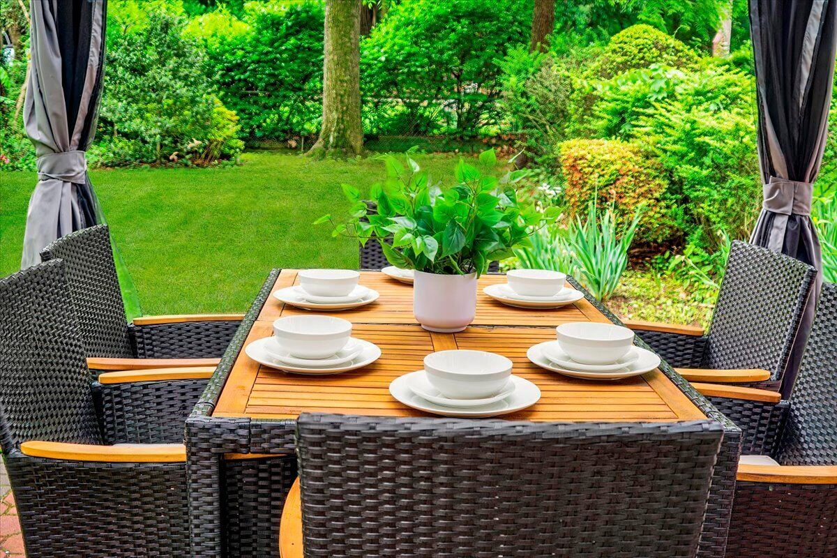 Luxury House, Garden View | In-room dining