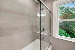 Luxury House, Garden View | Bathroom