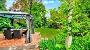 Luxury House, Garden View | Terrace/patio