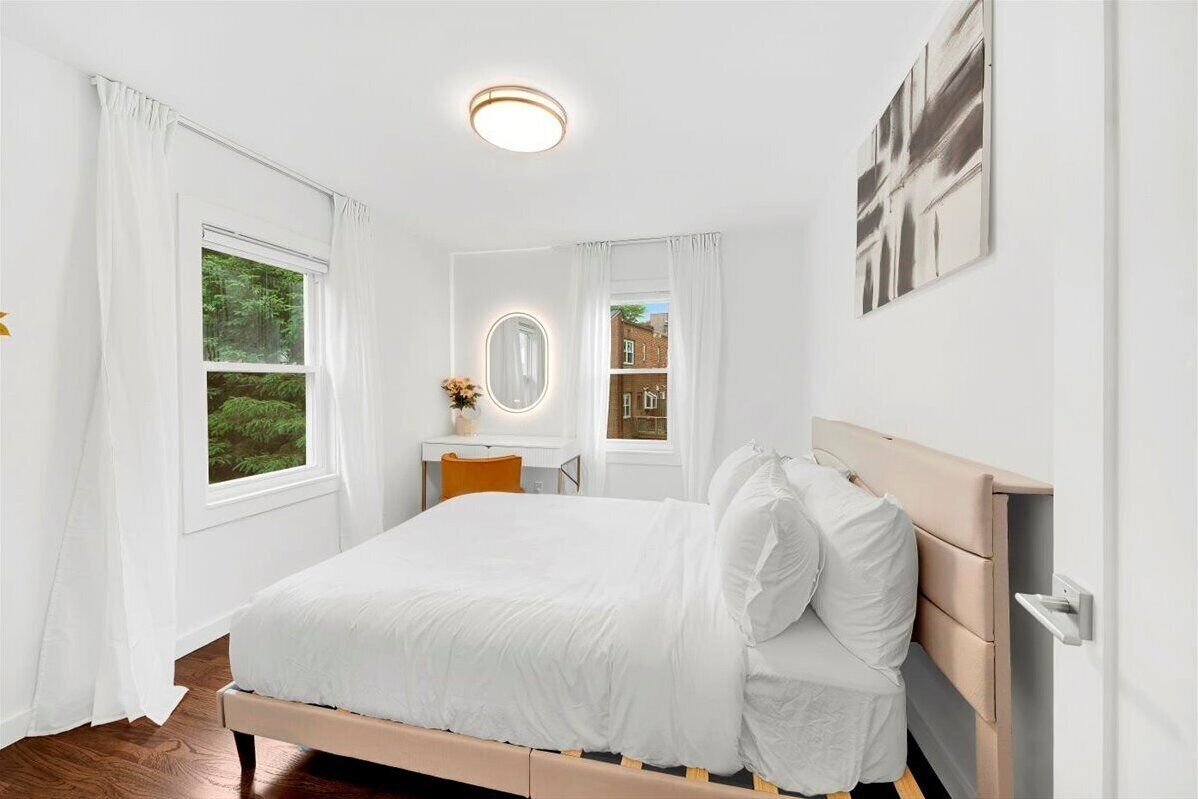 Luxury House, Garden View | Desk, laptop workspace, iron/ironing board, free WiFi