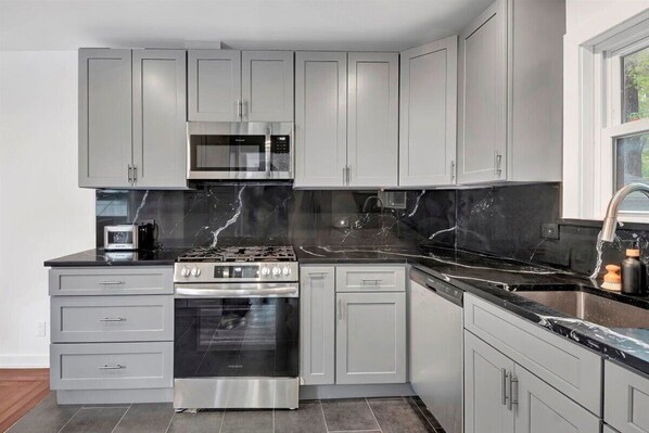 Luxury House, Garden View | Private kitchen | Full-sized fridge, microwave, oven, stovetop