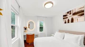 Luxury House, Garden View | Desk, laptop workspace, iron/ironing board, free WiFi