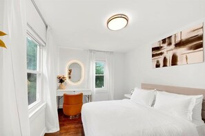 Casa de lujo, vistas al jardín | Escritorio y espacio para trabajar con un portátil