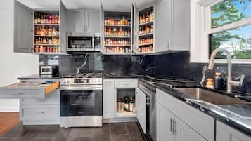 บ้านพักลักซ์ชัวรี่, วิวสวน | ครัวส่วนตัว | ตู้เย็นขนาดใหญ่, ไมโครเวฟ, เตาอบ, เตาประกอบอาหาร