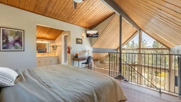 3 bedrooms, desk, iron/ironing board, travel crib