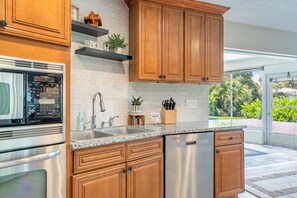 Microonde, forno, piano cottura, lavastoviglie