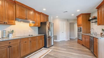 Mikrowelle, Ofen, Herdplatte, Geschirrspüler