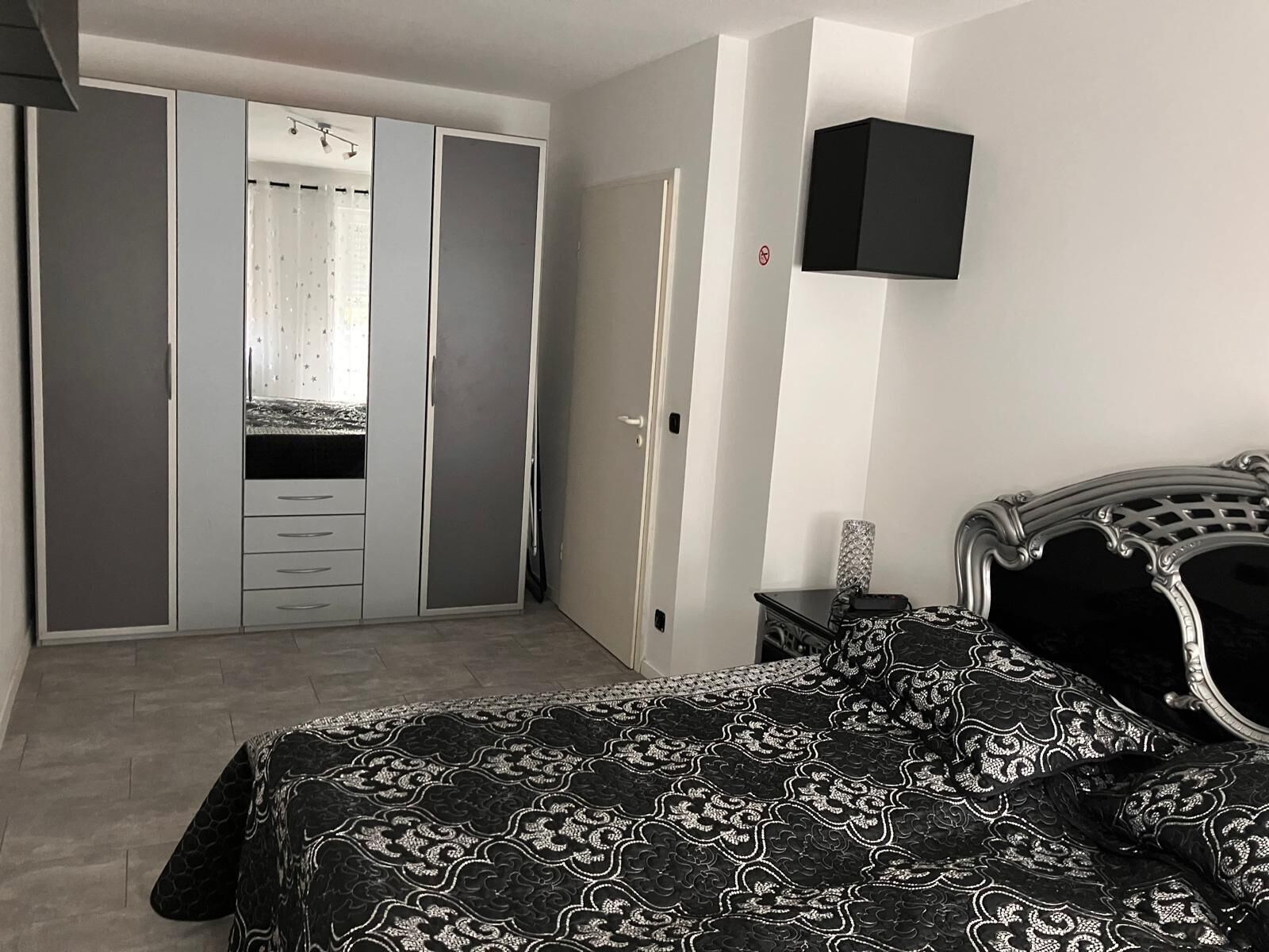 1 chambre, fer et planche à repasser, Wi-Fi gratuit, draps fournis