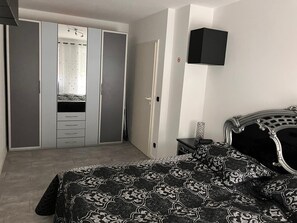 1 soverom, strykejern/-brett, wi-fi (inkludert) og sengetøy