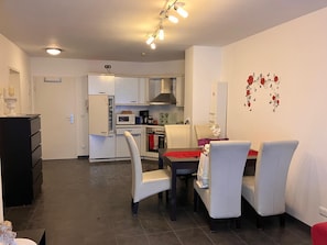 Dining - South of Munich Attractive apartment-Terrace-Free Parking-WiFi (Ottobrunn)