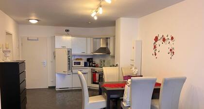 Attractive apartment-Terrace-Free Parking-WiFi-Close to Public transport