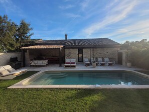 Pool - Self-contained studio located in Mas Saint-Raphaël (Solérieux)