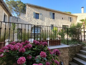 Property grounds - Self-contained studio located in Mas Saint-Raphaël (Solérieux)