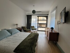 1 bedroom, in-room safe, desk, travel cot - Self-contained studio located in Mas Saint-Raphaël (Solérieux)