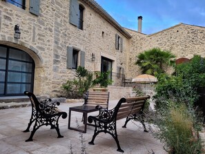 Terrace/patio - Self-contained studio located in Mas Saint-Raphaël (Solérieux)