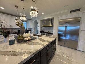 Microondas, horno, parrilla de estufa y lavavajillas 