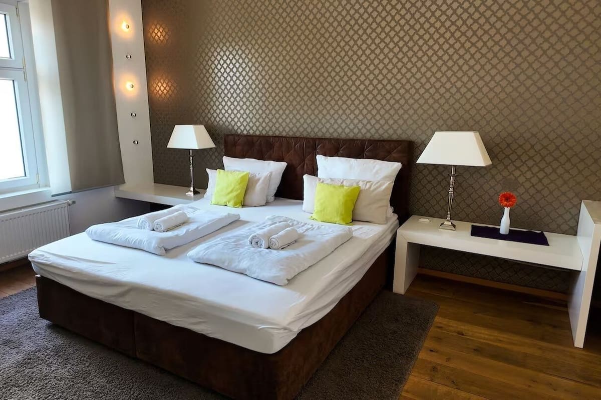 Phòng 3 Deluxe | Phòng tắm | Buồng tắm vòi sen, máy sấy tóc, khăn tắm, xà phòng