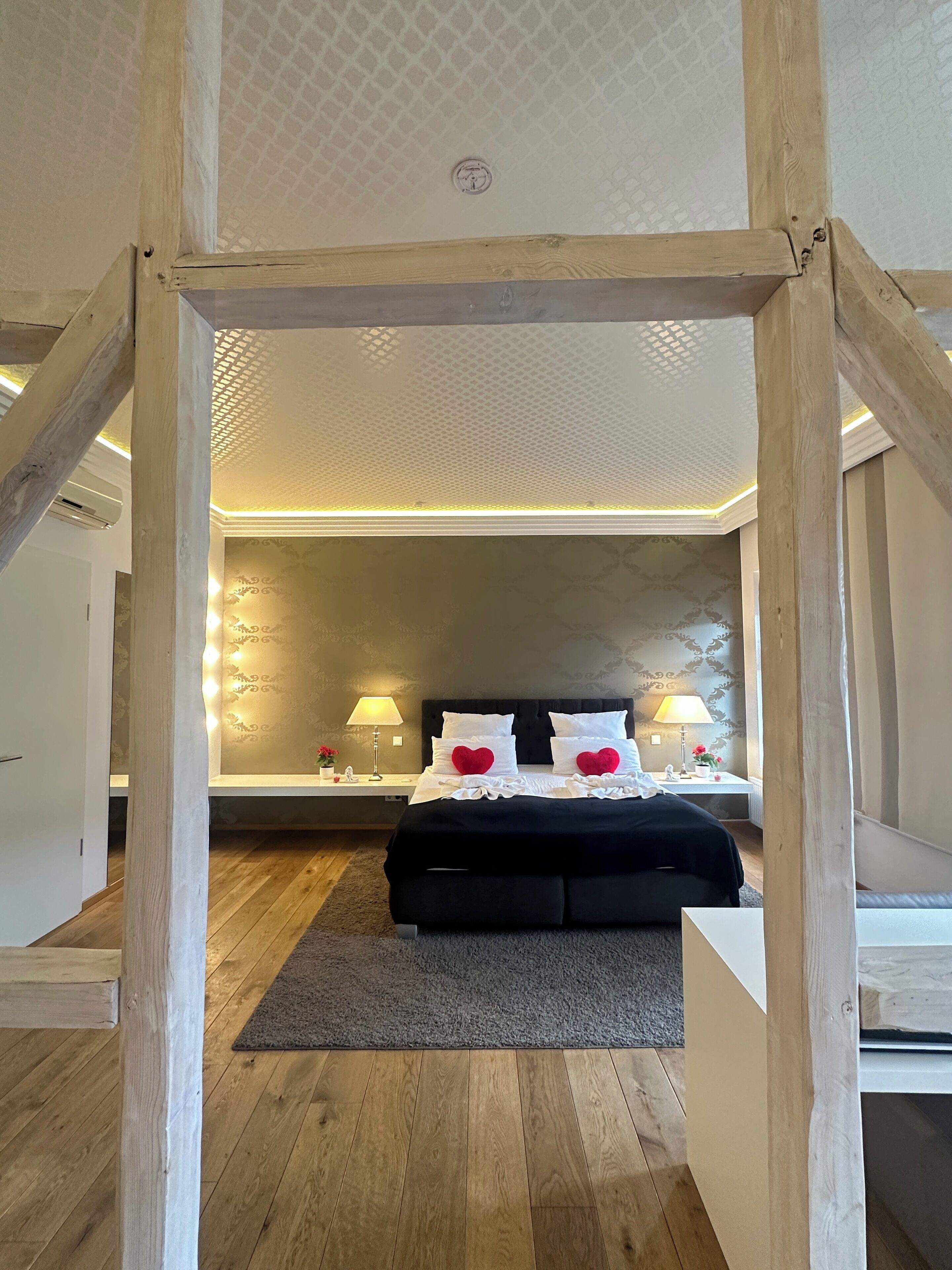 Työpöytä, kannettavalle tietokoneelle sopiva työtila