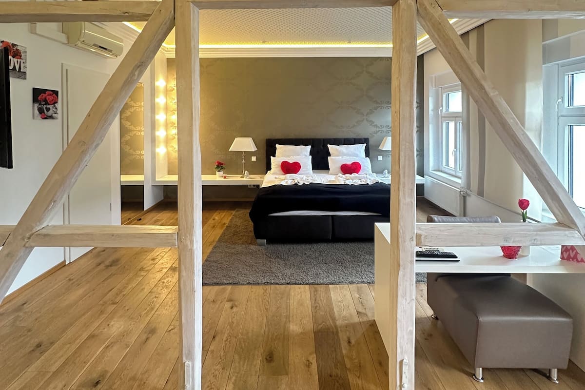 Phòng đôi Superior | Bàn, khu vực làm việc phù hợp cho laptop, bàn ủi/dụng cụ ủi quần áo