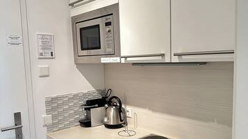 Exclusive Double Room | Private kitchen | Fridge, stovetop, cookware/dishes/utensils