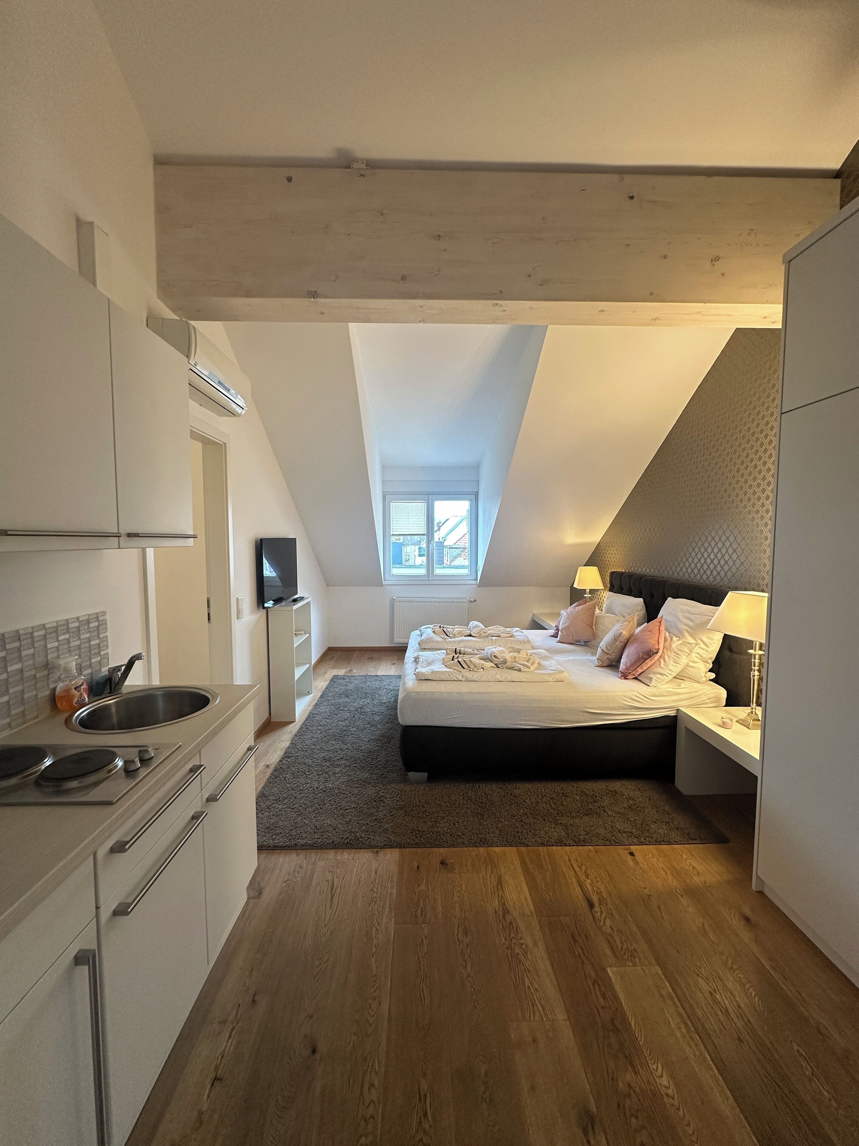 Exclusive Double Room | Desk, laptop workspace, iron/ironing board, free WiFi