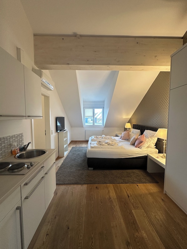 Kahden hengen exclusive-huone | Työpöytä, kannettavalle tietokoneelle sopiva työtila