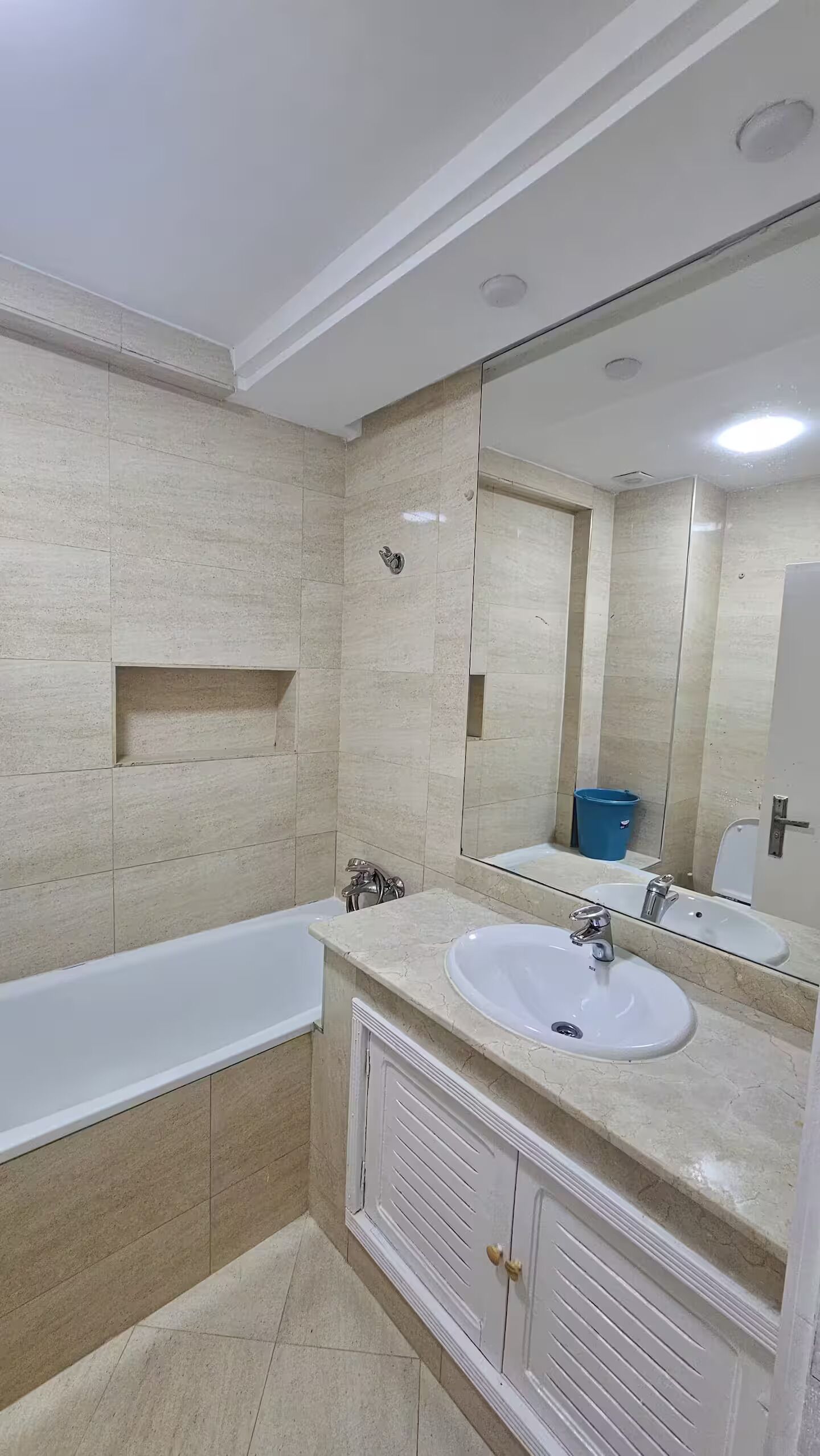 Assecador de cabells, tovalloles, sabó i paper higiènic 