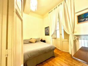 1 chambre, fer et planche à repasser, lit parapluie, Wi-Fi