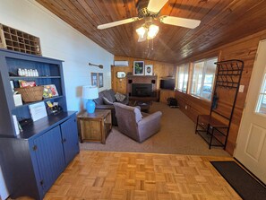 TV, fireplace - Nevin's Haven  - Rest, Relax, Repeat (Hayward)