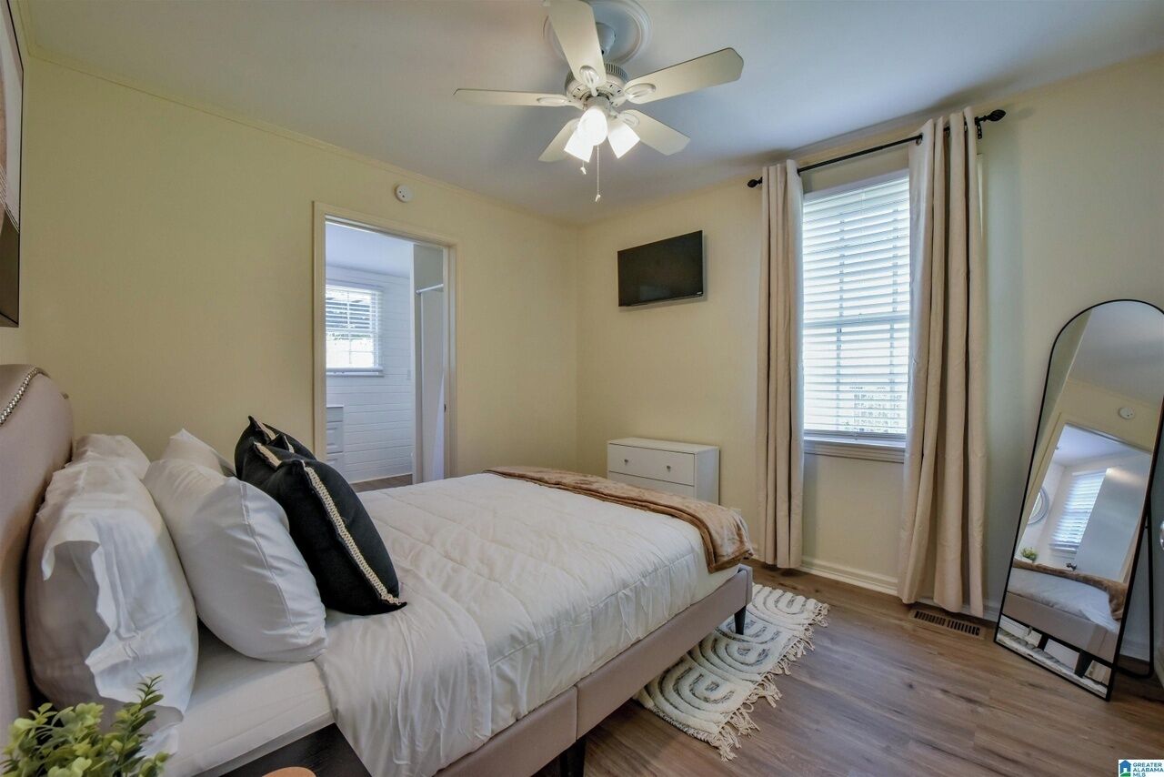 2 makuuhuonetta, työpöytä, ilmainen Wi-Fi, vuodevaatteet