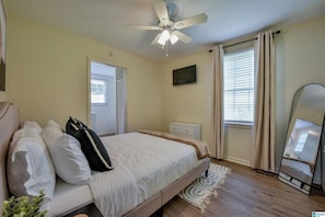 2 bedrooms, desk, free WiFi, bed sheets