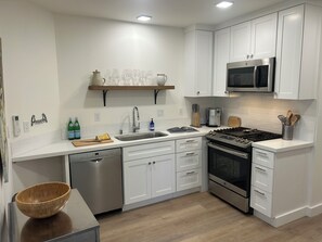 Micro-ondes, four, plaque de cuisson, lave-vaisselle