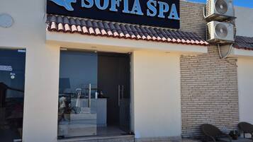 Room, 1 Bedroom, Accessible, Smoking | Exterior detail