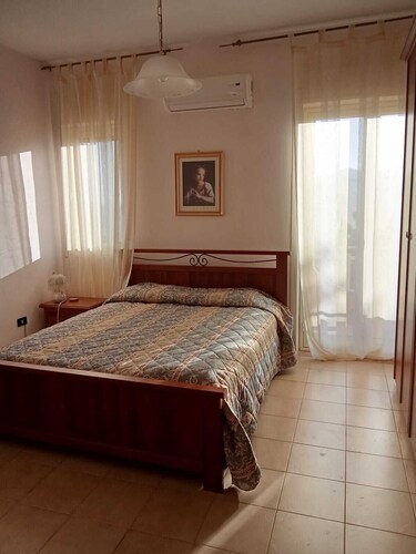 Country house set in a peaceful valley 20 minutes from the city of Agrigento.
