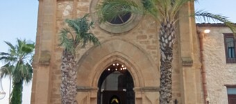 Country house set in a peaceful valley 20 minutes from the city of Agrigento.