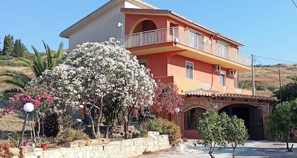 Country house set in a peaceful valley 20 minutes from the city of Agrigento.
