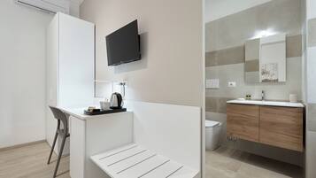 Kedap suara, setrika/meja setrika, dan Wi-Fi gratis