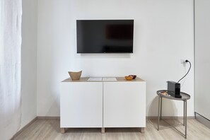 Family Apartment | Ruang tamu | 40 inci sebuah televisyen pintar dengan digital, Netflix 