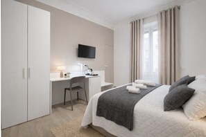 Family Apartment | Desk, laptop workspace, soundproofing, iron/ironing board - Casa Flaminia (Rome)