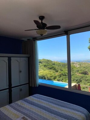 Standaard kamer, 1 twee- of 2 eenpersoonsbedden, balkon, uitzicht op zee | Een kluis op de kamer, verduisterende gordijnen, geluiddichte muren