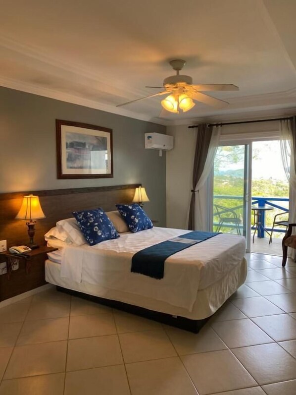 Deluxe Double Room, Balcony, Sea View | In-room safe, blackout drapes, soundproofing, iron/ironing board - Top De Buzios Boutique Hotel & Spa (Búzios)