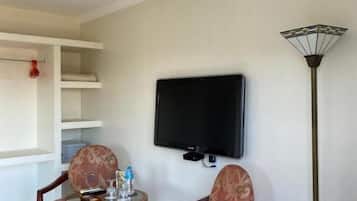 Luxury-Studiosuite, Balkon, Meerblick | Zimmersafe, Verdunkelungsvorhänge, schallisolierte Zimmer