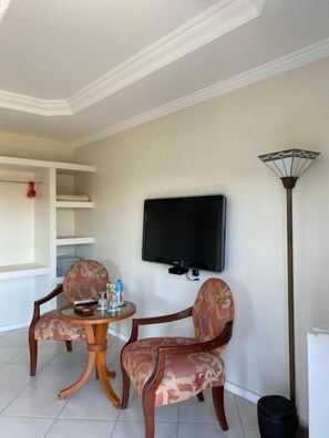 Luxury Studio Suite, Balcony, Sea View | In-room safe, blackout drapes, soundproofing, iron/ironing board - Top De Buzios Boutique Hotel & Spa (Búzios)