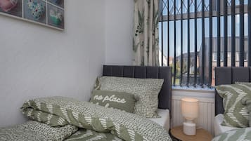 3 bedrooms, iron/ironing board, WiFi, bed sheets