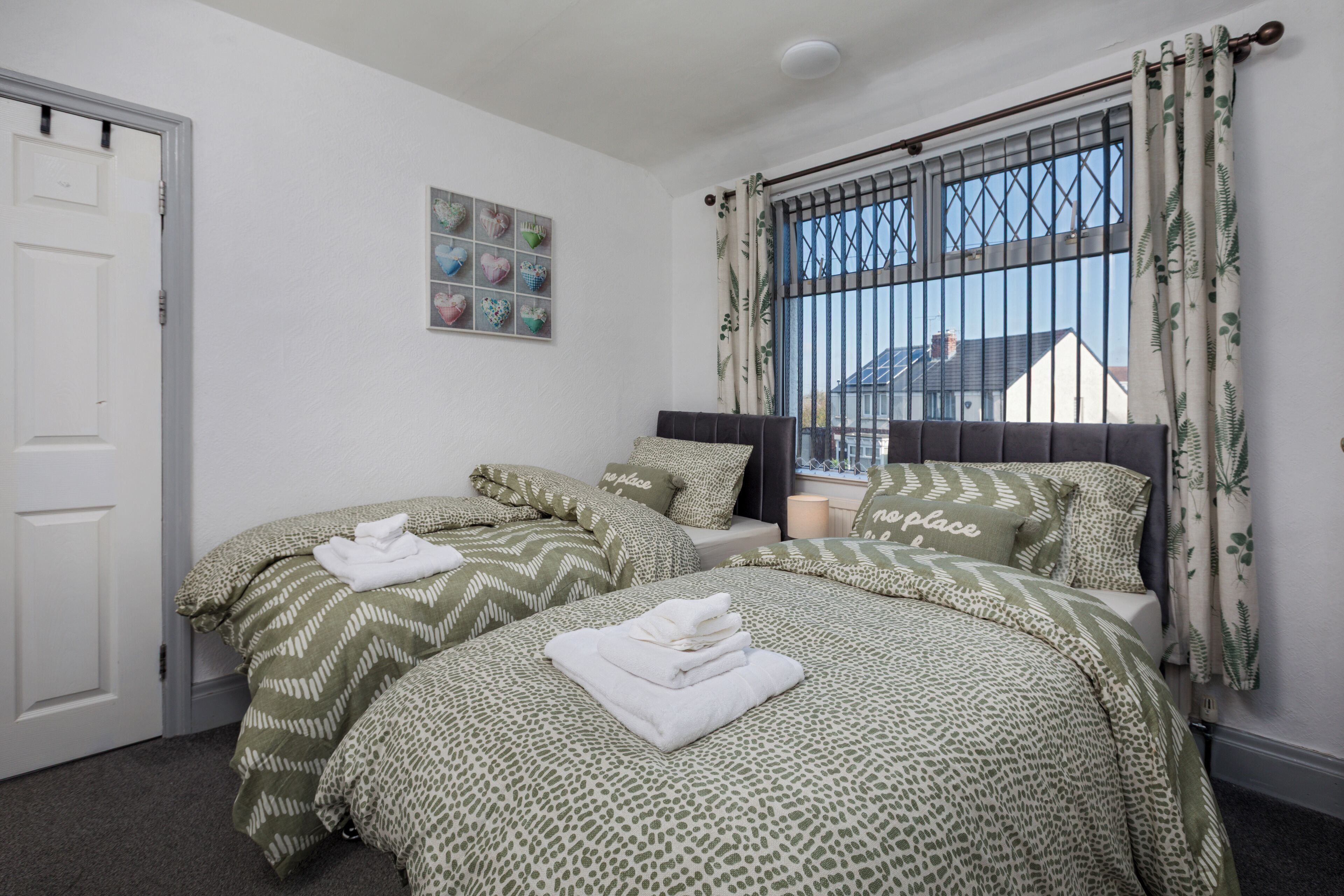 3 bedrooms, iron/ironing board, WiFi, bed sheets