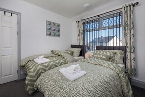 3 bedrooms, iron/ironing board, WiFi, bed sheets