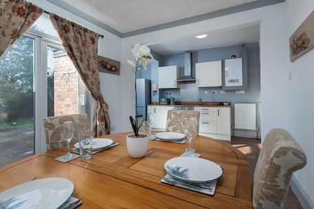Dining. Stylish 3BR House | Perfect for Contrators & Extended Stays