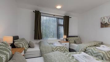 Iron/ironing board, WiFi, bed sheets